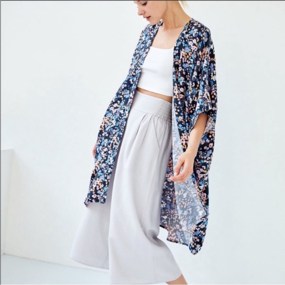 Aritizia Sunday Best Multicolor Floral Short Sleeve Oversized Long Cardigan S/M